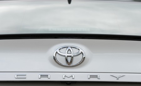 2018 Toyota Camry XSE Badge Wallpapers 450x275 (62)