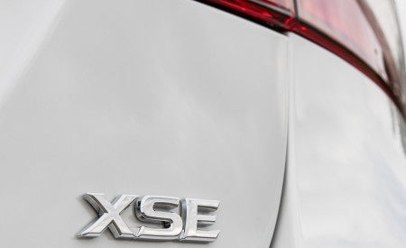2018 Toyota Camry XSE Badge Wallpapers 450x275 (61)