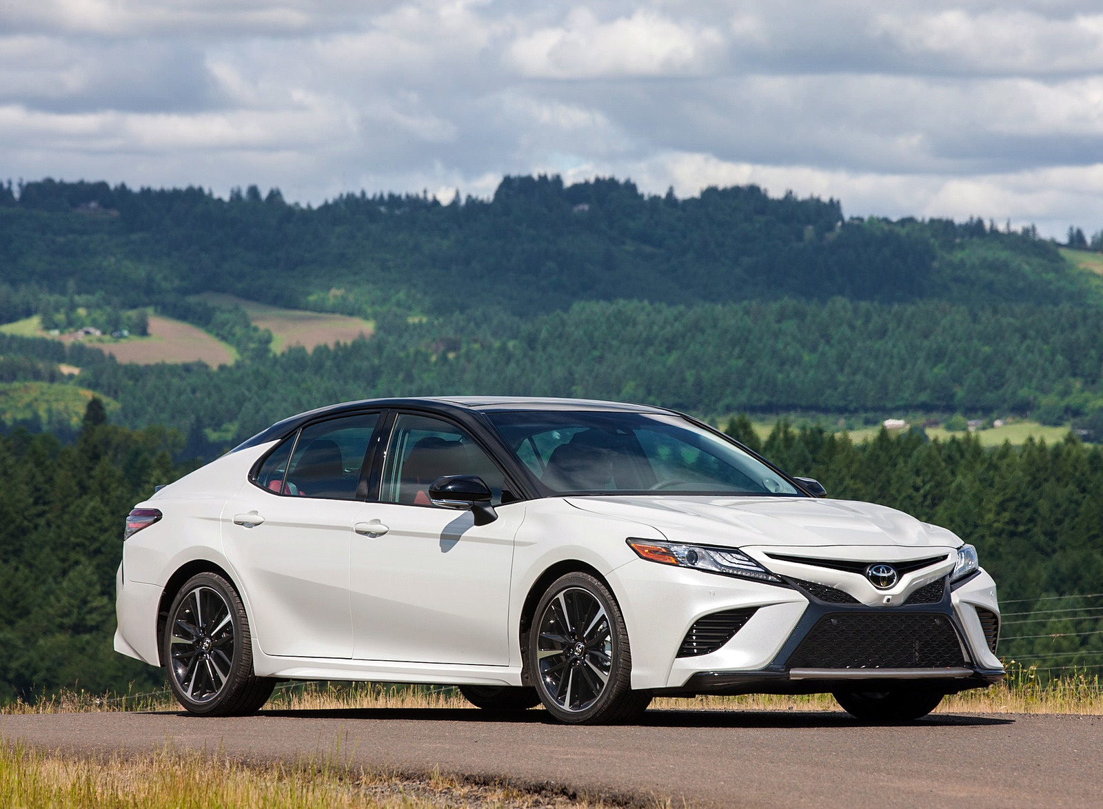 2018 Toyota Camry XSE Front Three-Quarter Wallpapers #58 of 65
