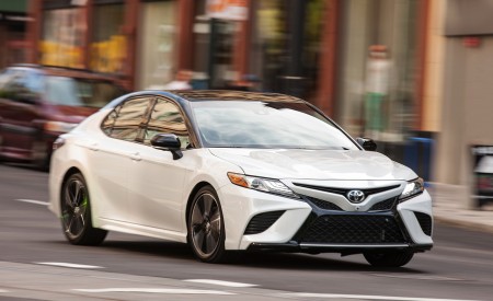 2018 Toyota Camry XSE Front Wallpapers 450x275 (55)