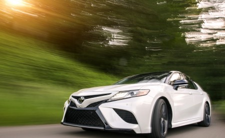 2018 Toyota Camry XSE Front Wallpapers 450x275 (53)