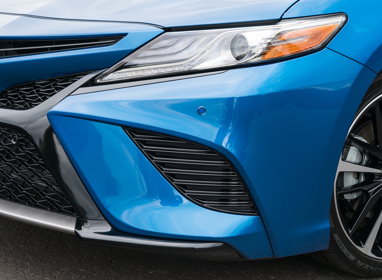 2018 Toyota Camry XSE Headlight Wallpapers #49 of 65