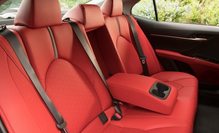 2018 Toyota Camry XSE Interior Rear Seats Wallpapers 450x275 (64)
