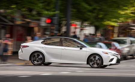 2018 Toyota Camry XSE Side Wallpapers 450x275 (50)
