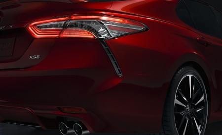 2018 Toyota Camry XSE Tail Light Wallpapers 450x275 (4)
