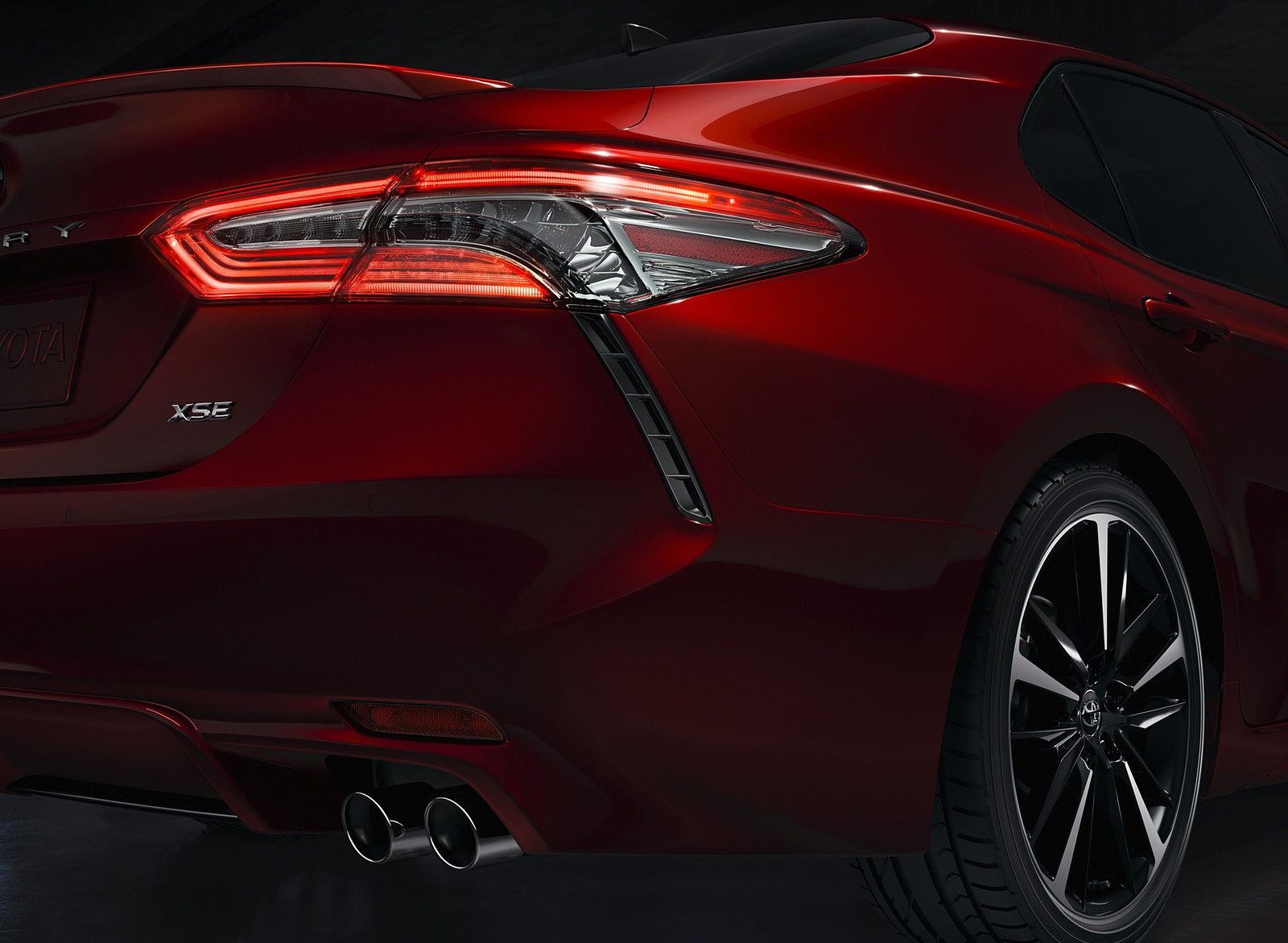 2018 Toyota Camry XSE Tail Light Wallpapers (4)