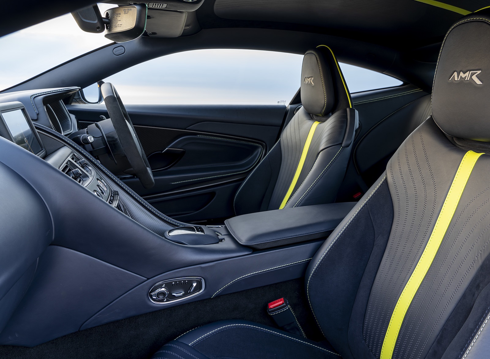 Aston Martin db11 салон