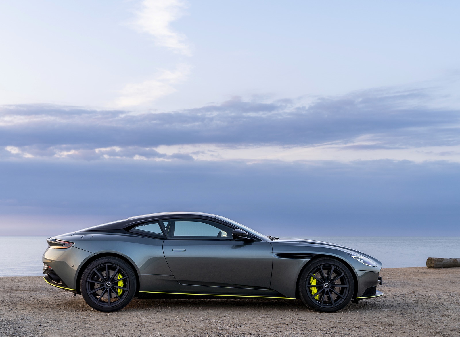 2019 Aston Martin DB11 AMR (UK-Spec) Side Wallpapers #49 of 76