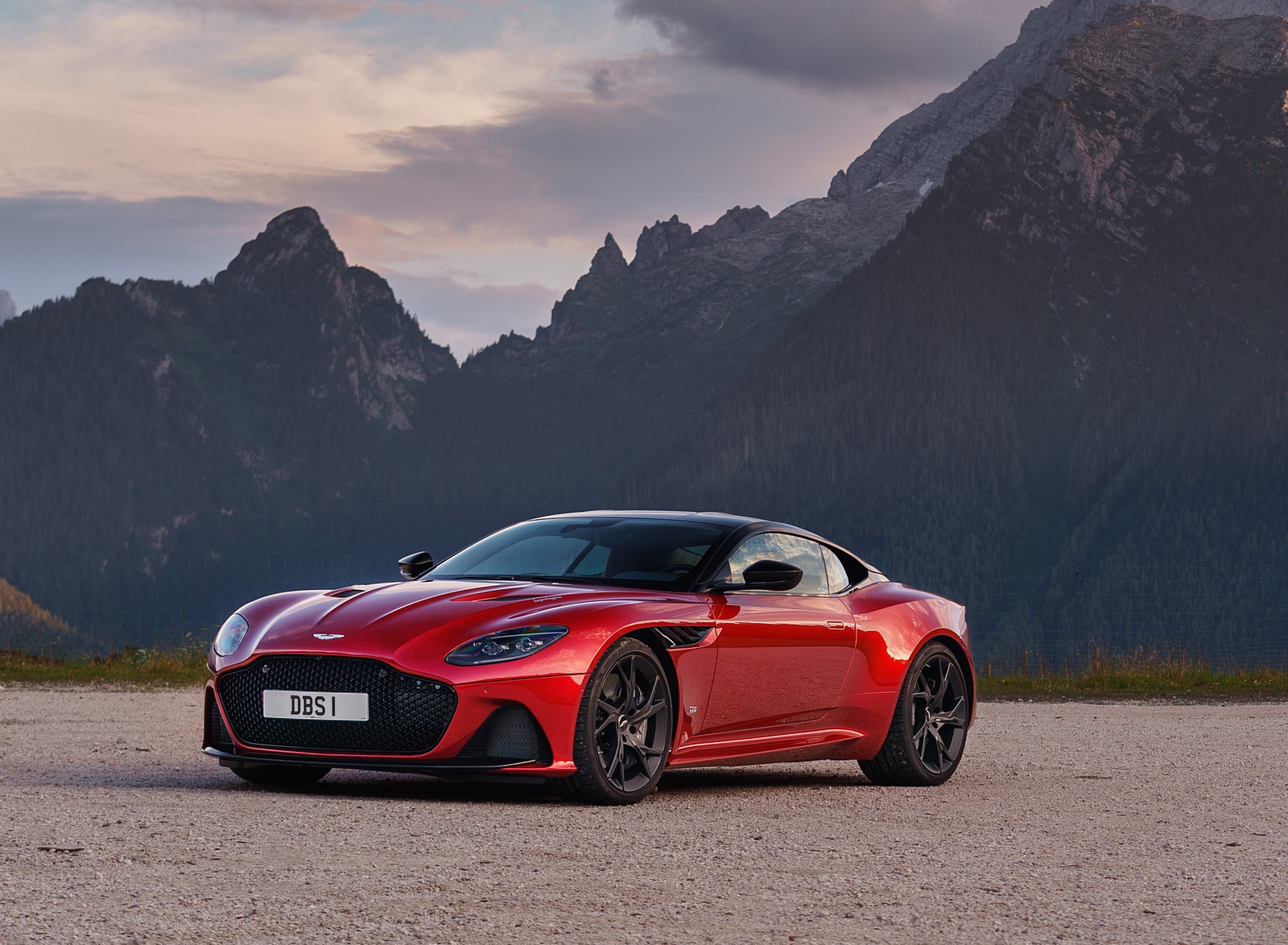 2019 Aston Martin DBS Superleggera (Color: Hyper Red) Front Three-Quarter Wallpapers #35 of 114