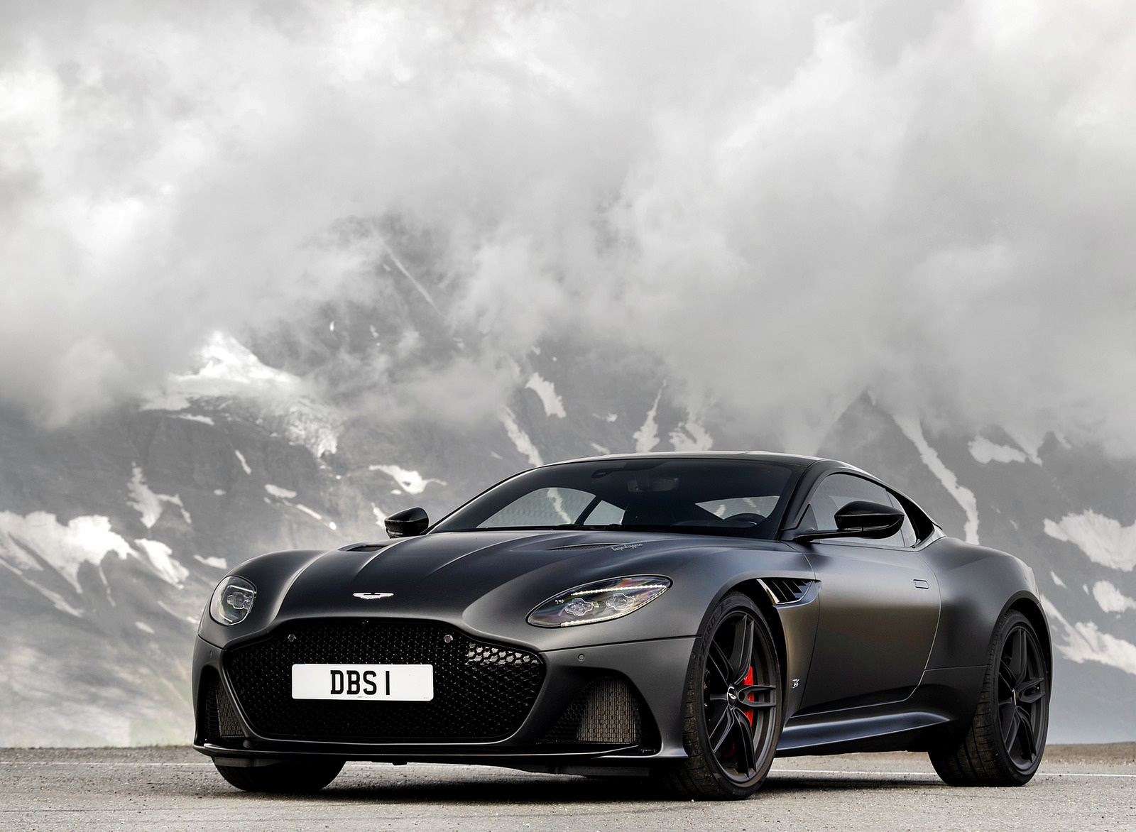 2019 Aston Martin DBS Superleggera (Color: Satin Xenon Grey) Front Three-Quarter Wallpapers #75 of 114