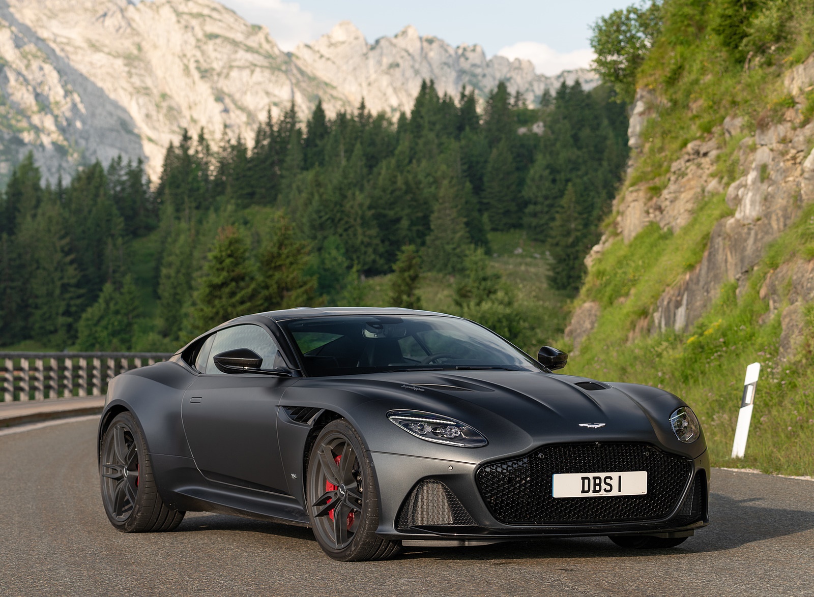 2019 Aston Martin DBS Superleggera (Color: Satin Xenon Grey) Front Three-Quarter Wallpapers #63 of 114