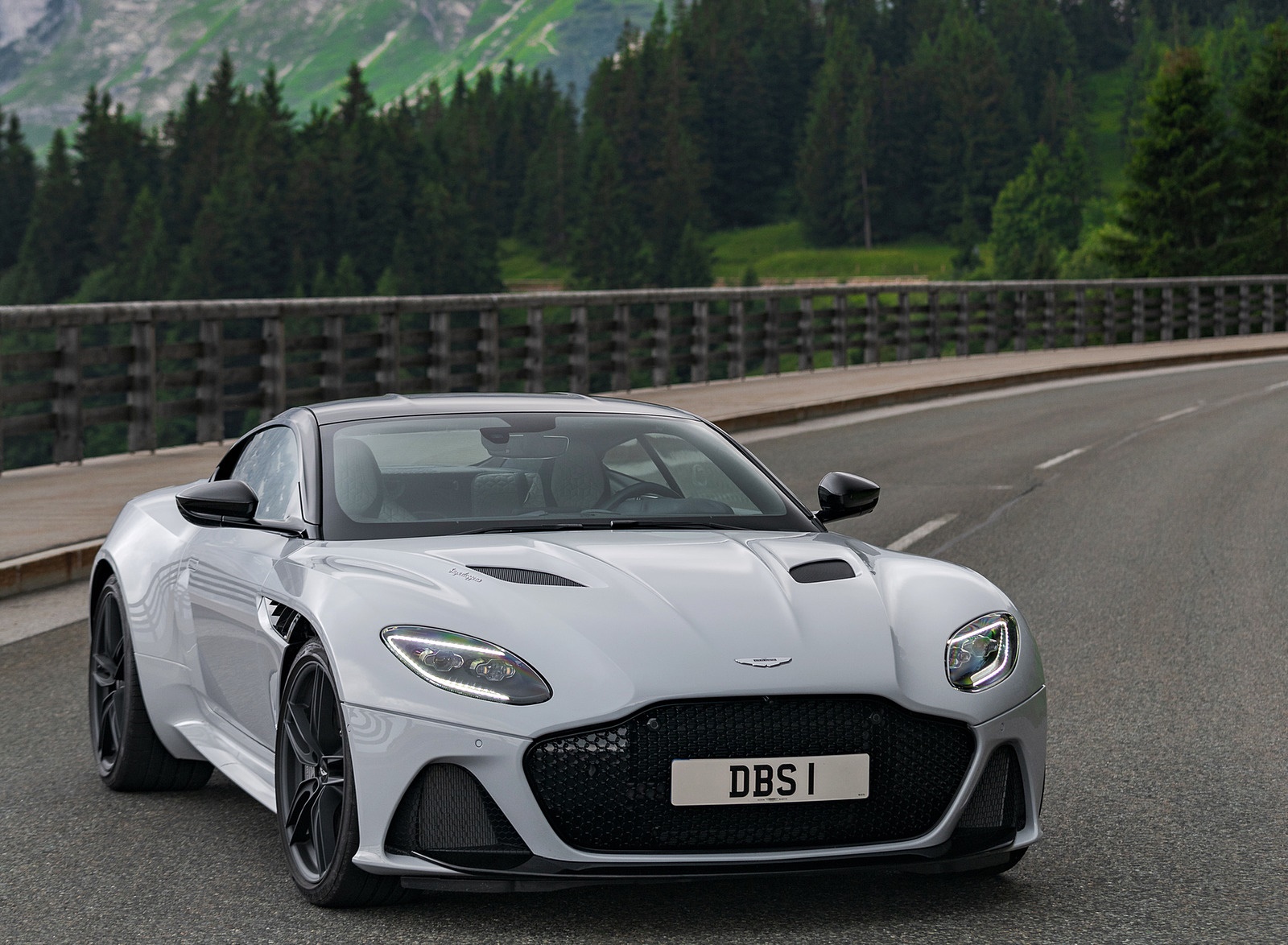 2019 Aston Martin DBS Superleggera (Color: White Stone) Front Wallpapers #92 of 114