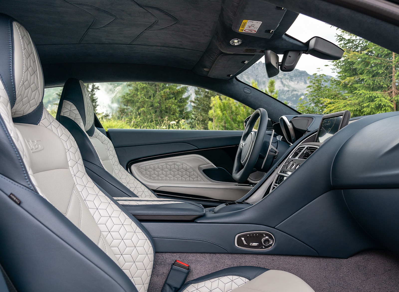 2019 Aston Martin DBS Superleggera (Color: White Stone) Interior Wallpapers #112 of 114