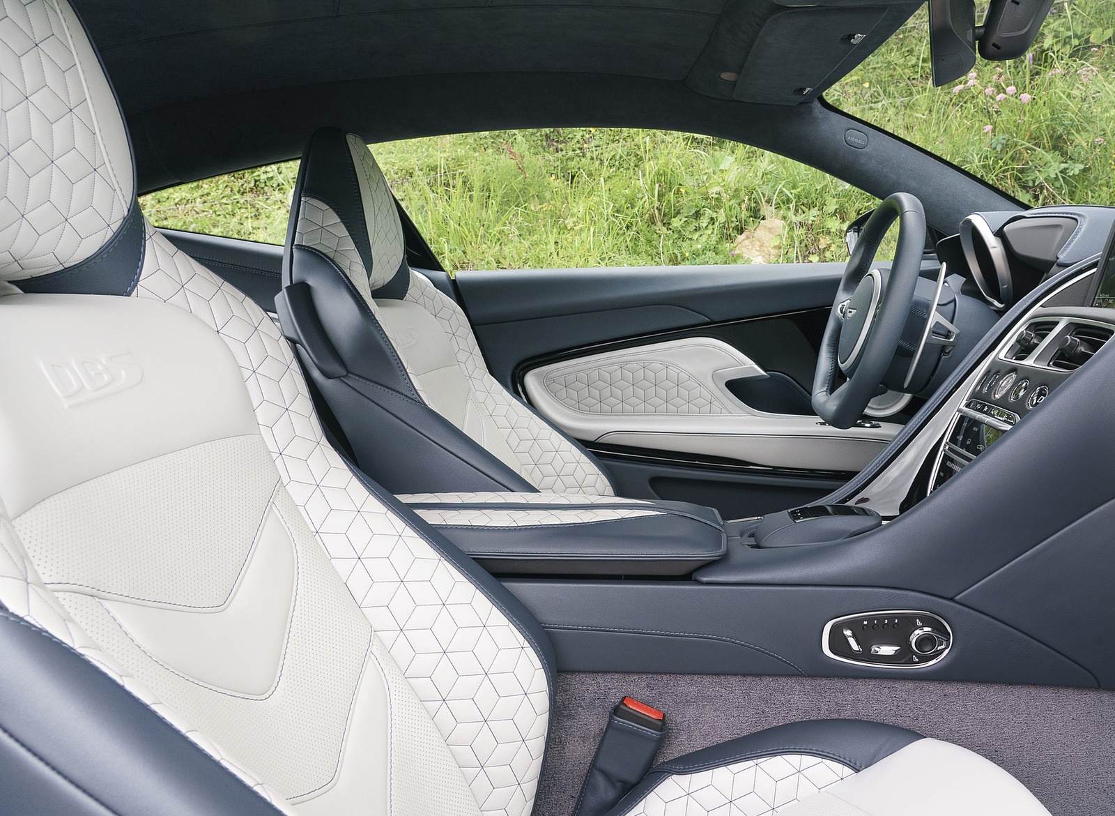 2019 Aston Martin DBS Superleggera (Color: White Stone) Interior Wallpapers #111 of 114