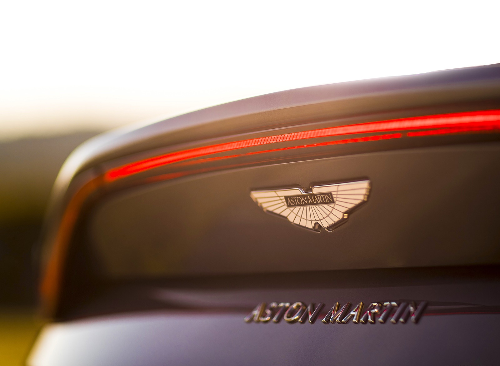 2019 Aston Martin Vantage Badge Wallpapers #39 of 120
