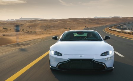 2019 Aston Martin Vantage (Color: White Stone) Front Wallpapers 450x275 (78)
