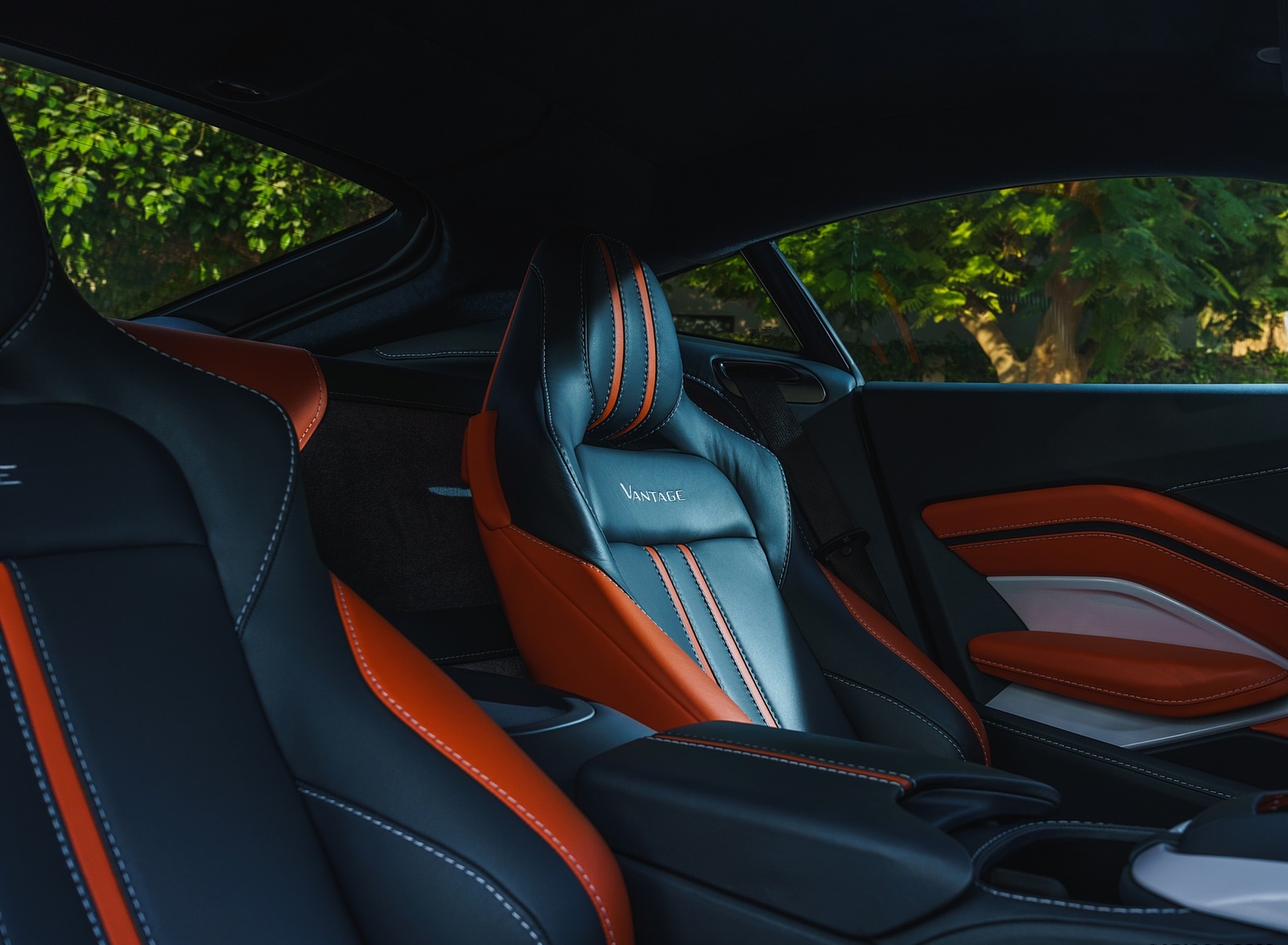 2019 Aston Martin Vantage (Color: White Stone) Interior Seats Wallpapers #119 of 120