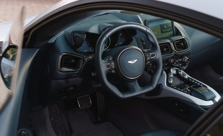 2019 Aston Martin Vantage (Color: White Stone) Interior Wallpapers 450x275 (115)