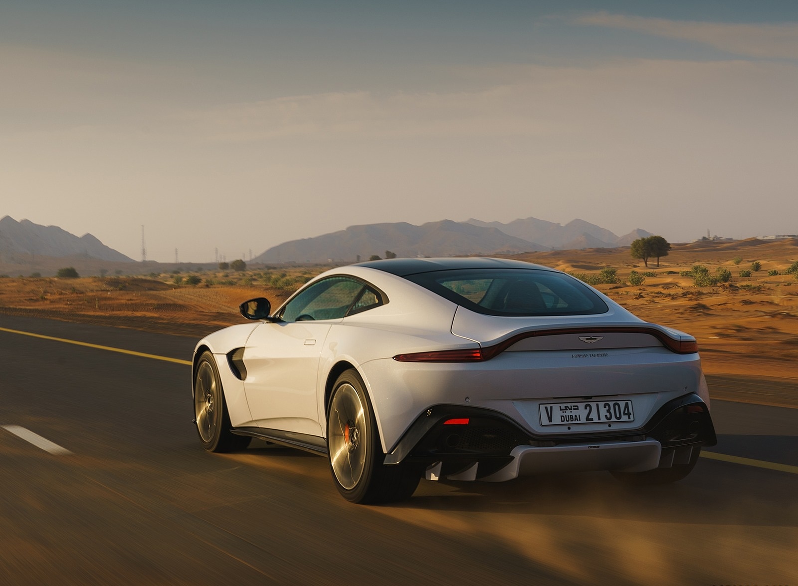 2019 Aston Martin Vantage (Color: White Stone) Rear Three-Quarter Wallpapers #93 of 120