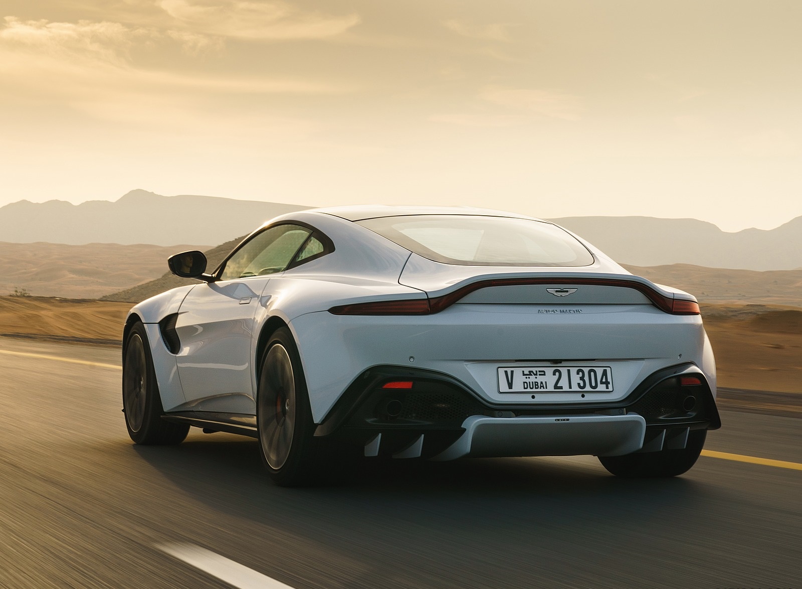 2019 Aston Martin Vantage (Color: White Stone) Rear Three-Quarter Wallpapers #80 of 120