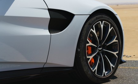 2019 Aston Martin Vantage (Color: White Stone) Wheel Wallpapers 450x275 (110)