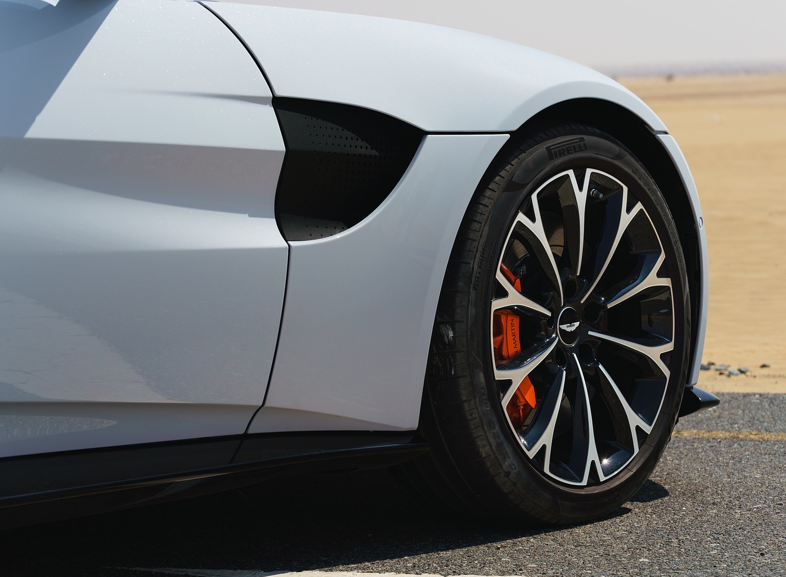 2019 Aston Martin Vantage (Color: White Stone) Wheel Wallpapers #110 of 120