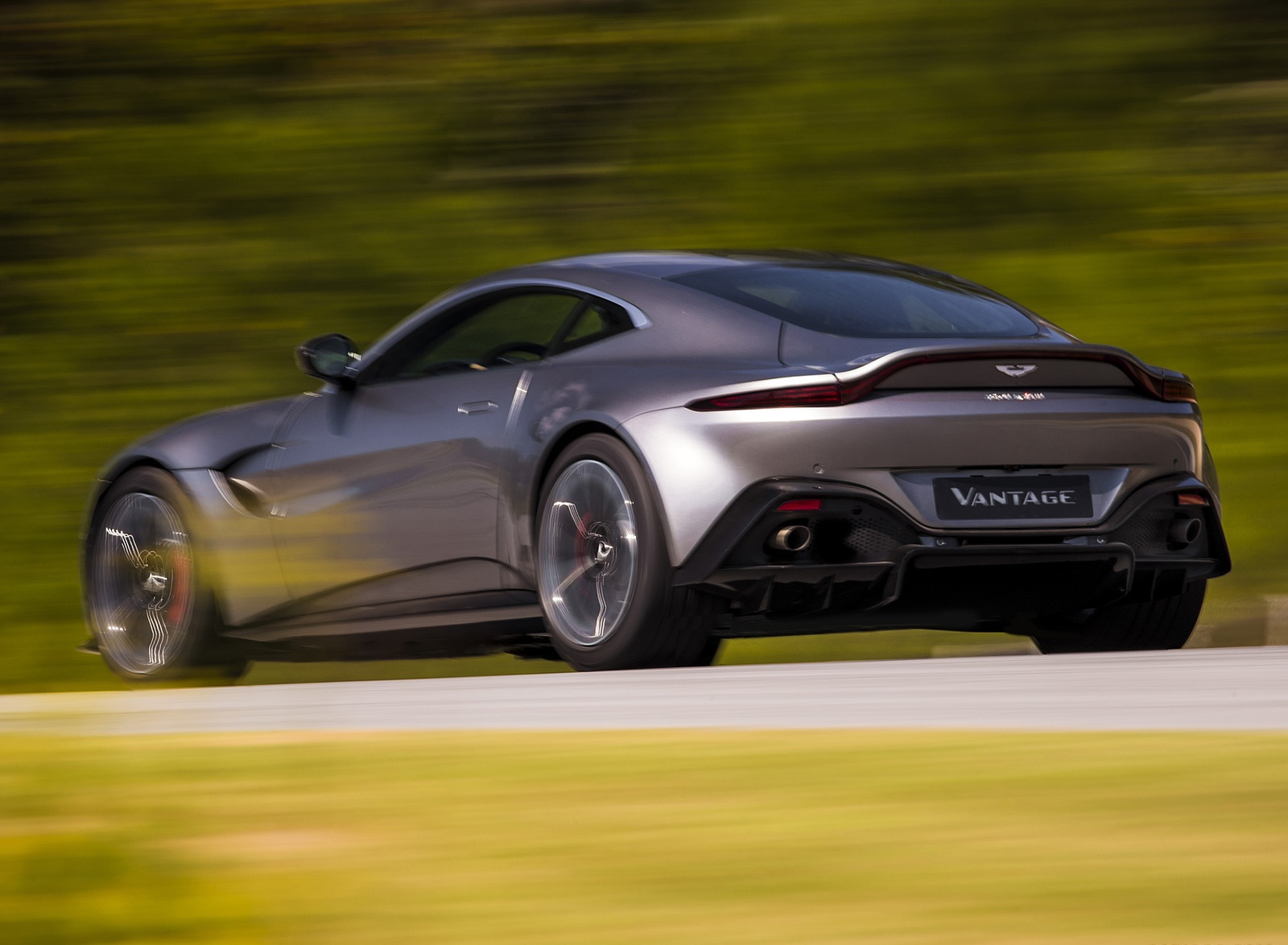 2019 Aston Martin Vantage Rear Three-Quarter Wallpapers #32 of 120