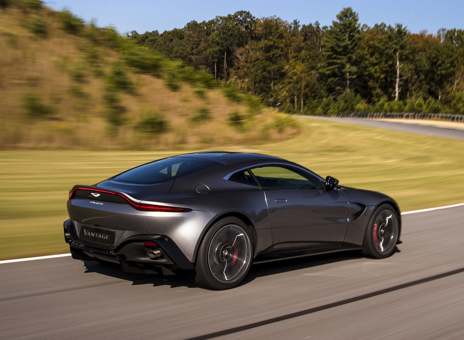 2019 Aston Martin Vantage Rear Three-Quarter Wallpapers #31 of 120