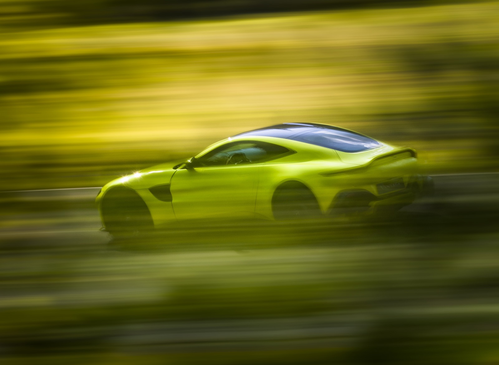 2019 Aston Martin Vantage Rear Three-Quarter Wallpapers (7)