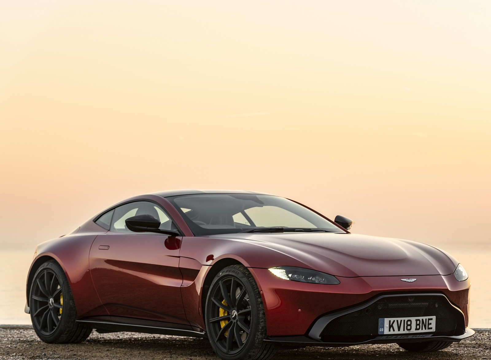 2019 Aston Martin Vantage (UK-Spec) Front Three-Quarter Wallpapers #51 of 120