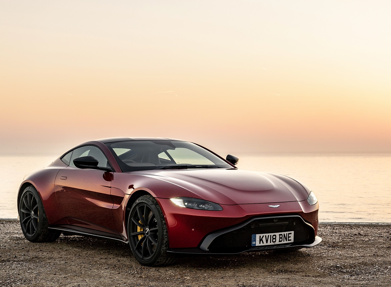 2019 Aston Martin Vantage (UK-Spec) Front Three-Quarter Wallpapers #49 of 120