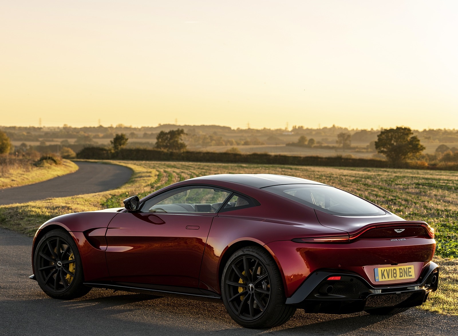 2019 Aston Martin Vantage (UK-Spec) Rear Three-Quarter Wallpapers #57 of 120