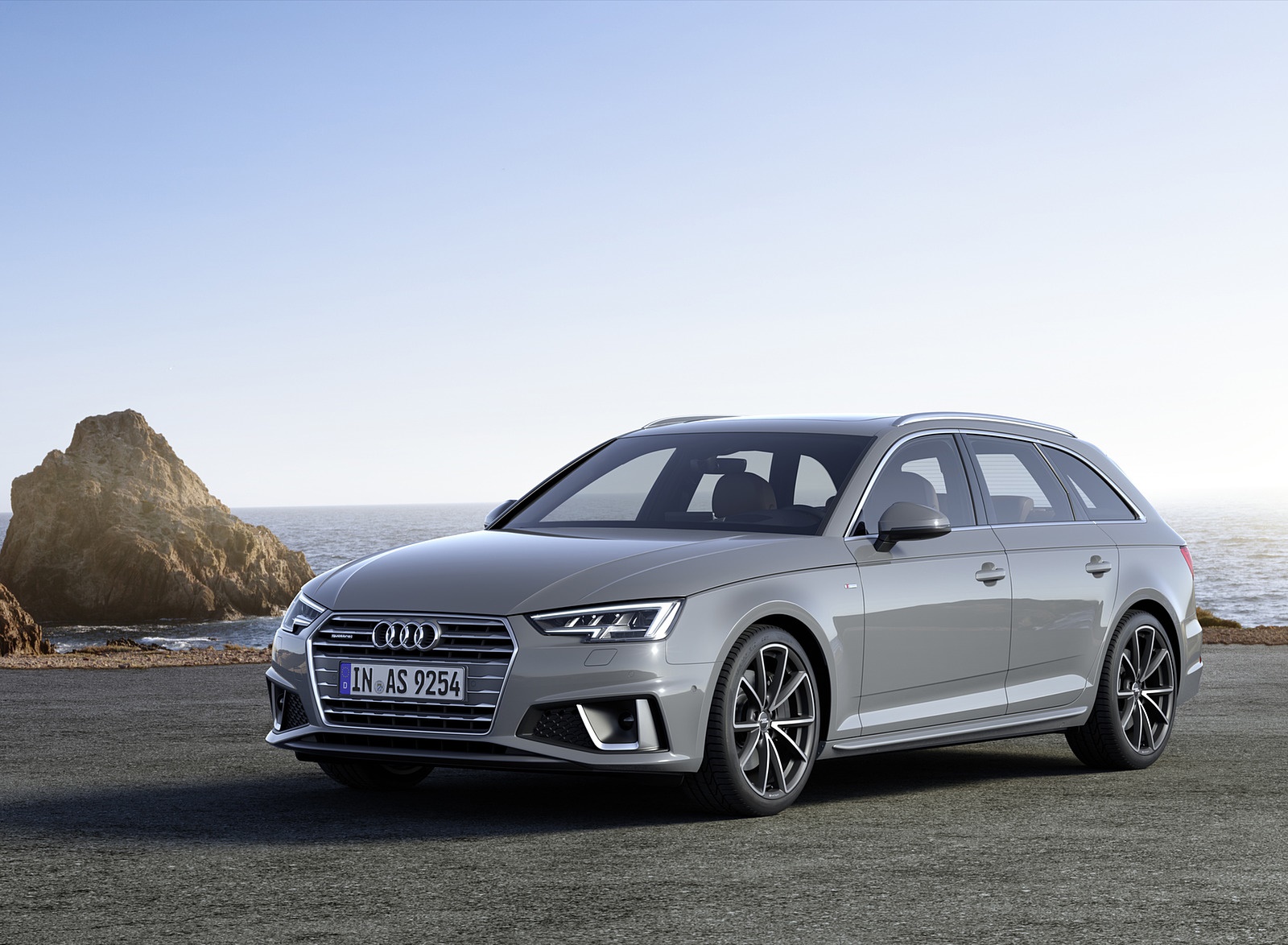 2019 Audi A4 Avant (Color: Quantum Gray) Front Three-Quarter Wallpapers #9 of 35