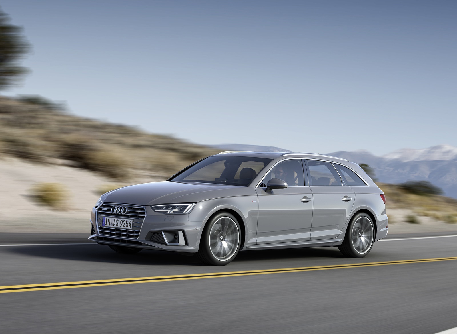 2019 Audi A4 Avant (Color: Quantum Gray) Front Three-Quarter Wallpapers (1)