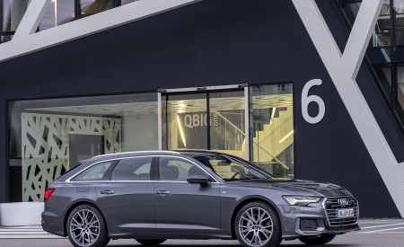 2019 Audi A6 Avant (Color: Daytona Grey) Front Three-Quarter Wallpapers 450x275 (58)