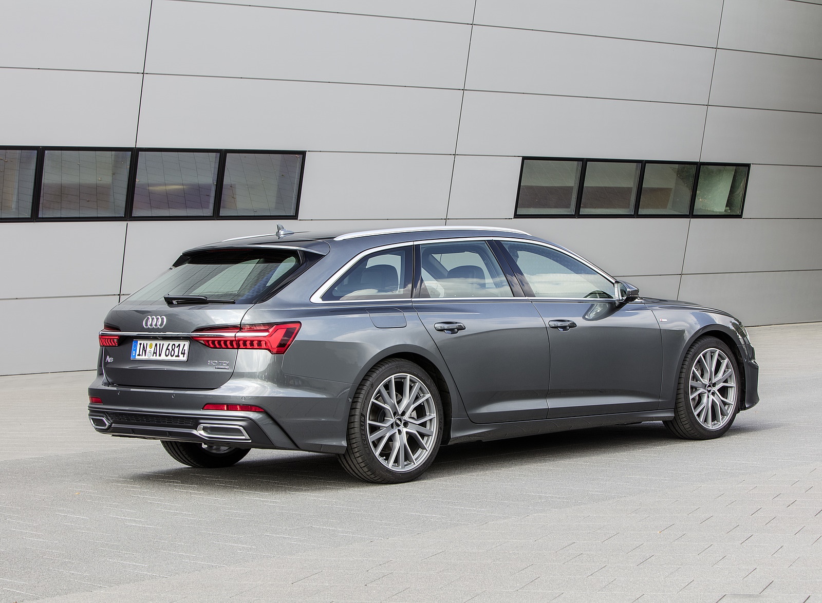 2019 Audi A6 Avant (Color: Daytona Grey) Rear Three-Quarter (62) - NewCarCars