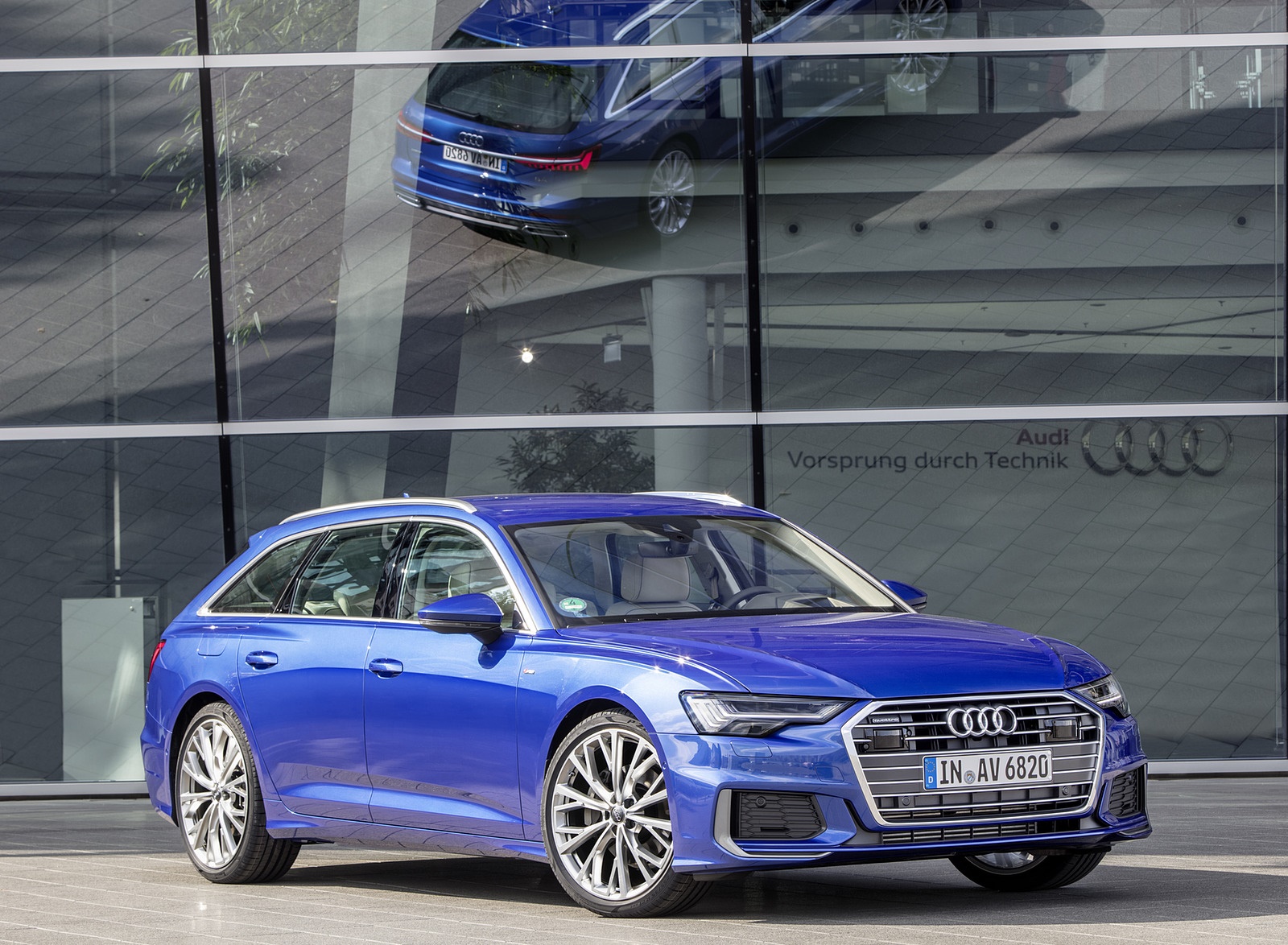 2019 Audi A6 Avant (Color: Sepang Blue) Front Three-Quarter Wallpapers #44 of 86