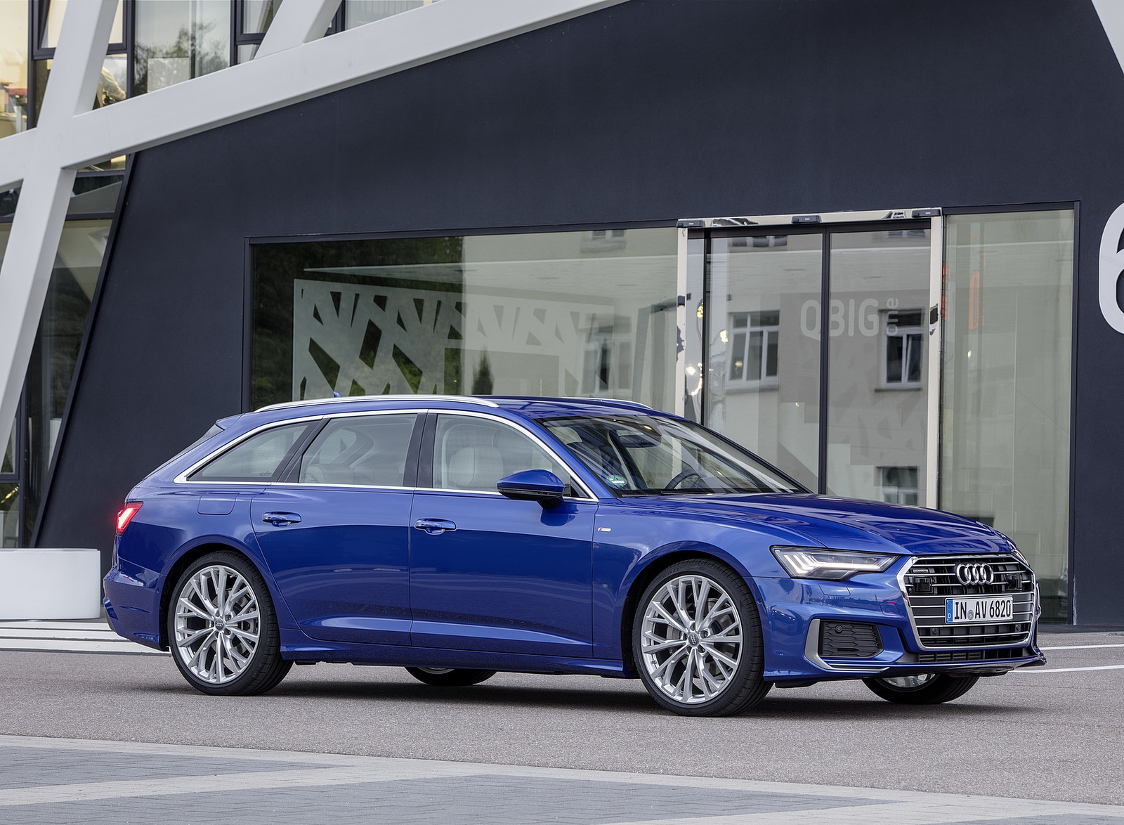 2019 Audi A6 Avant (Color: Sepang Blue) Front Three-Quarter Wallpapers #35 of 86