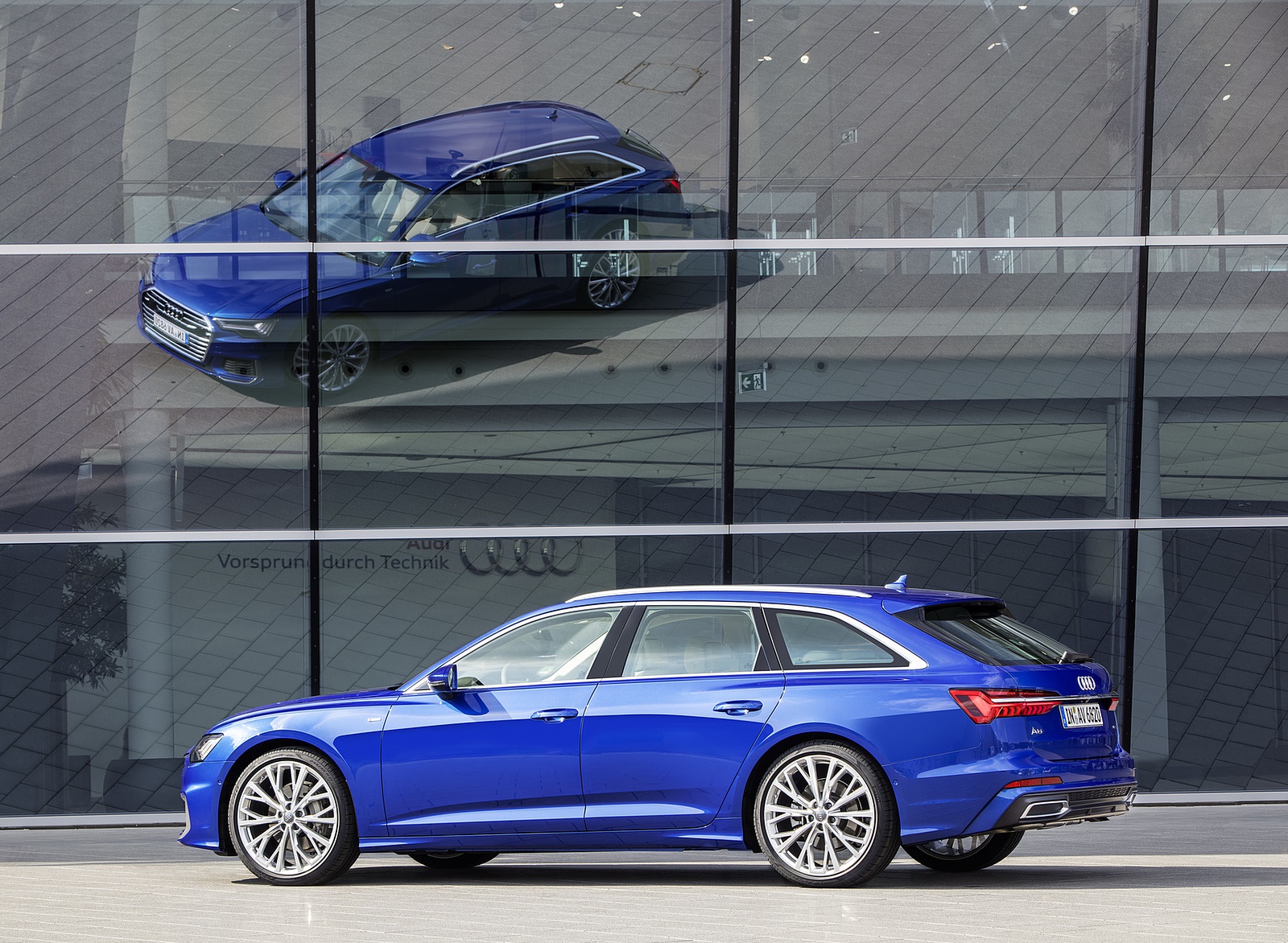 2019 Audi A6 Avant (Color: Sepang Blue) Side Wallpapers #45 of 86