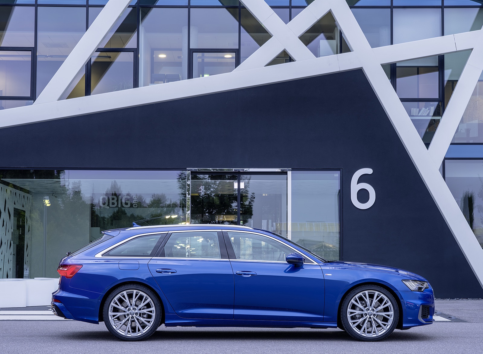 2019 Audi A6 Avant (Color: Sepang Blue) Side Wallpapers #37 of 86
