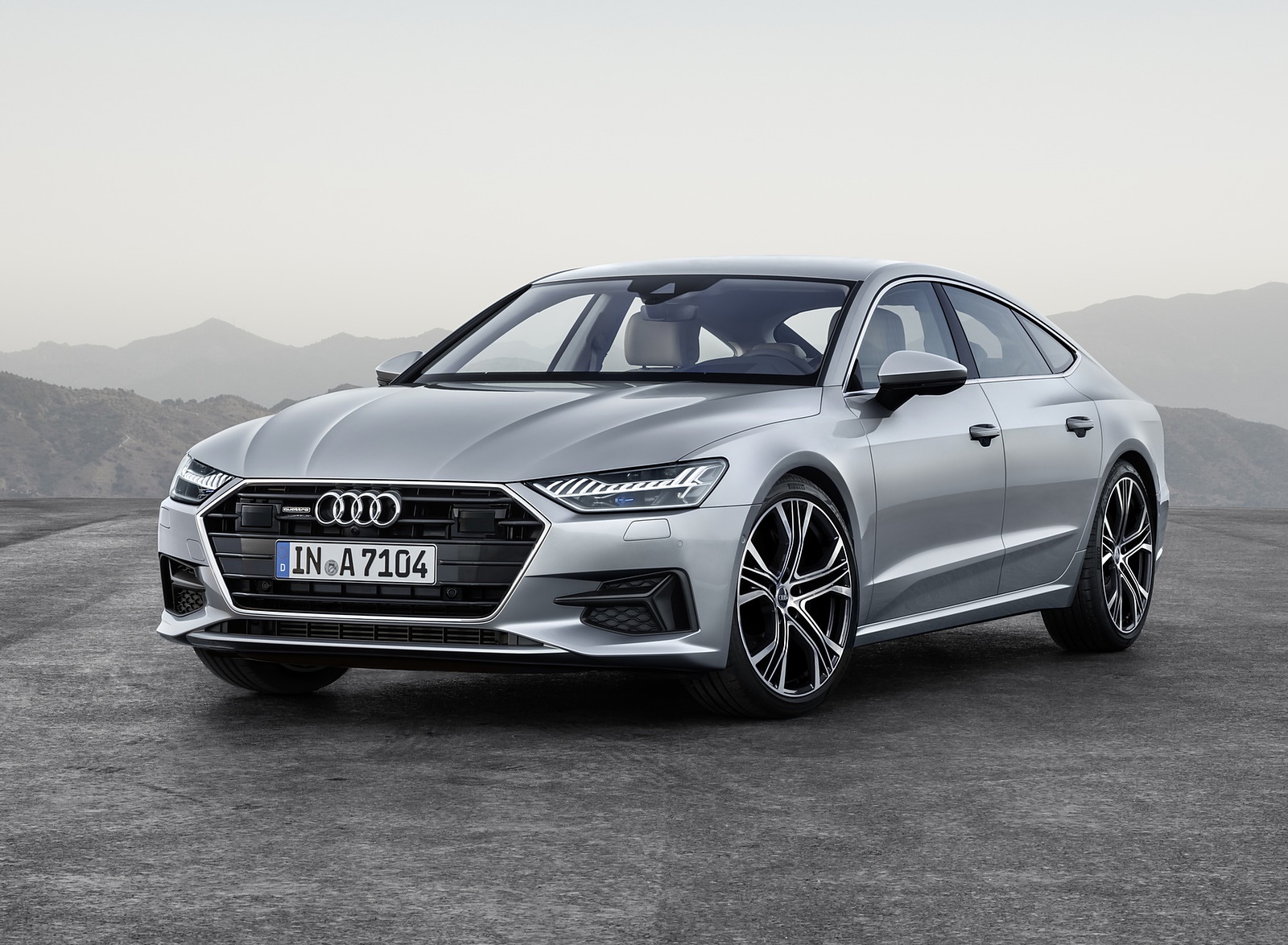 2019 Audi A7 Sportback (Color: Florett Silver) Front Three-Quarter Wallpapers (4)