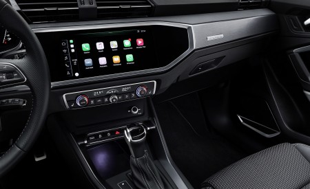 2019 Audi Q3 Central Console Wallpapers 450x275 (22)