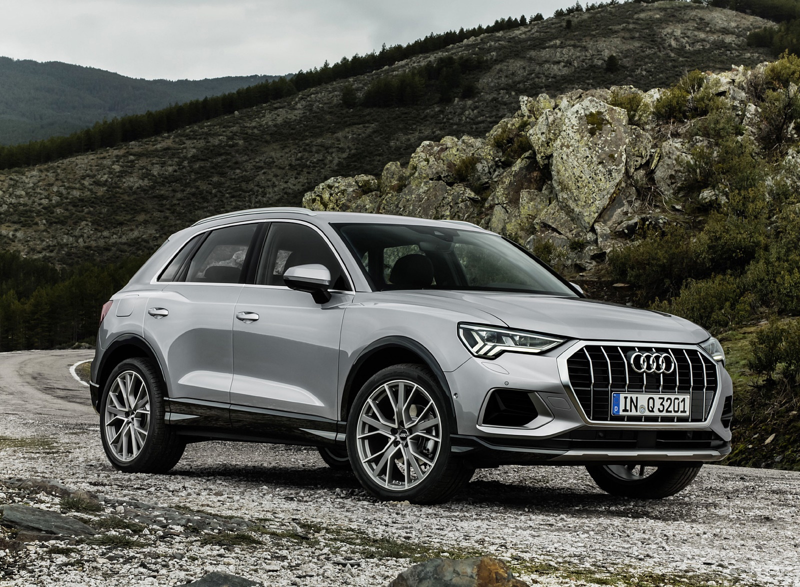 2019 Audi Q3 (Color: Florett Silver) Front Three-Quarter Wallpapers (2)