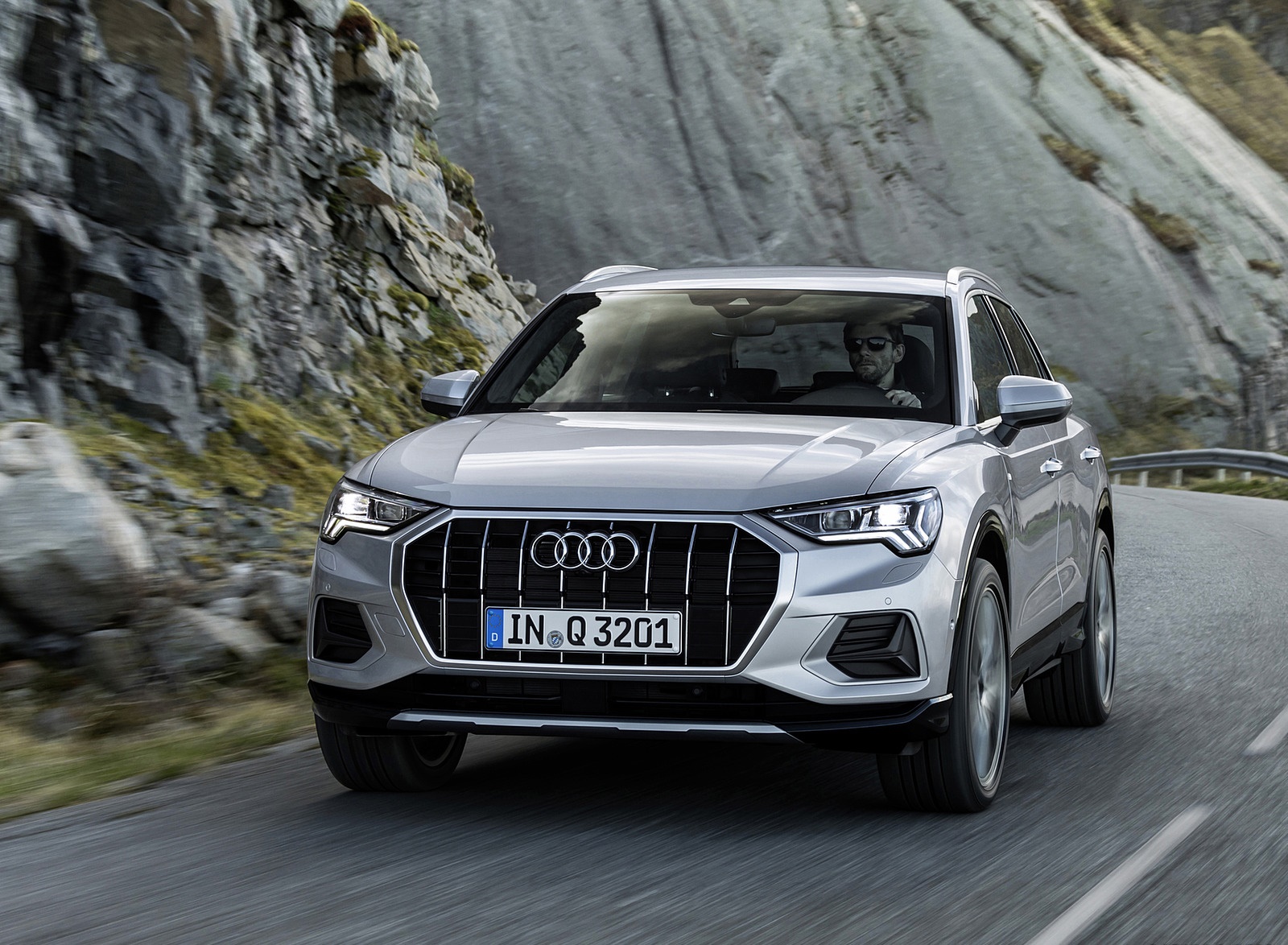 2019 Audi Q3 (Color: Florett Silver) Front Wallpapers #1 of 40