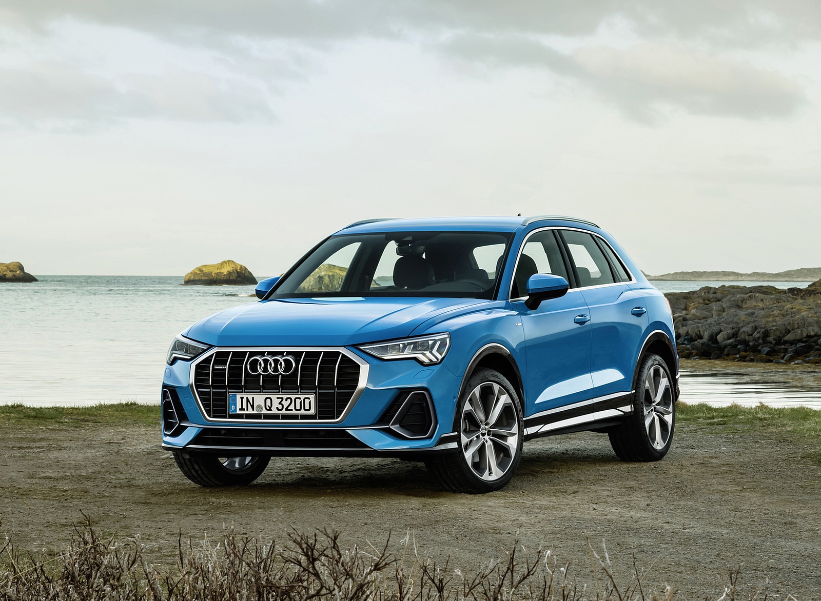 2019 Audi Q3 (Color: Turbo Blue) Front Three-Quarter Wallpapers #9 of 40