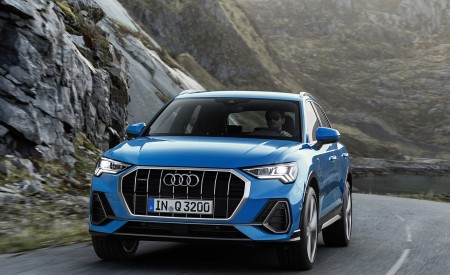 2019 Audi Q3 (Color: Turbo Blue) Front Wallpapers 450x275 (10)