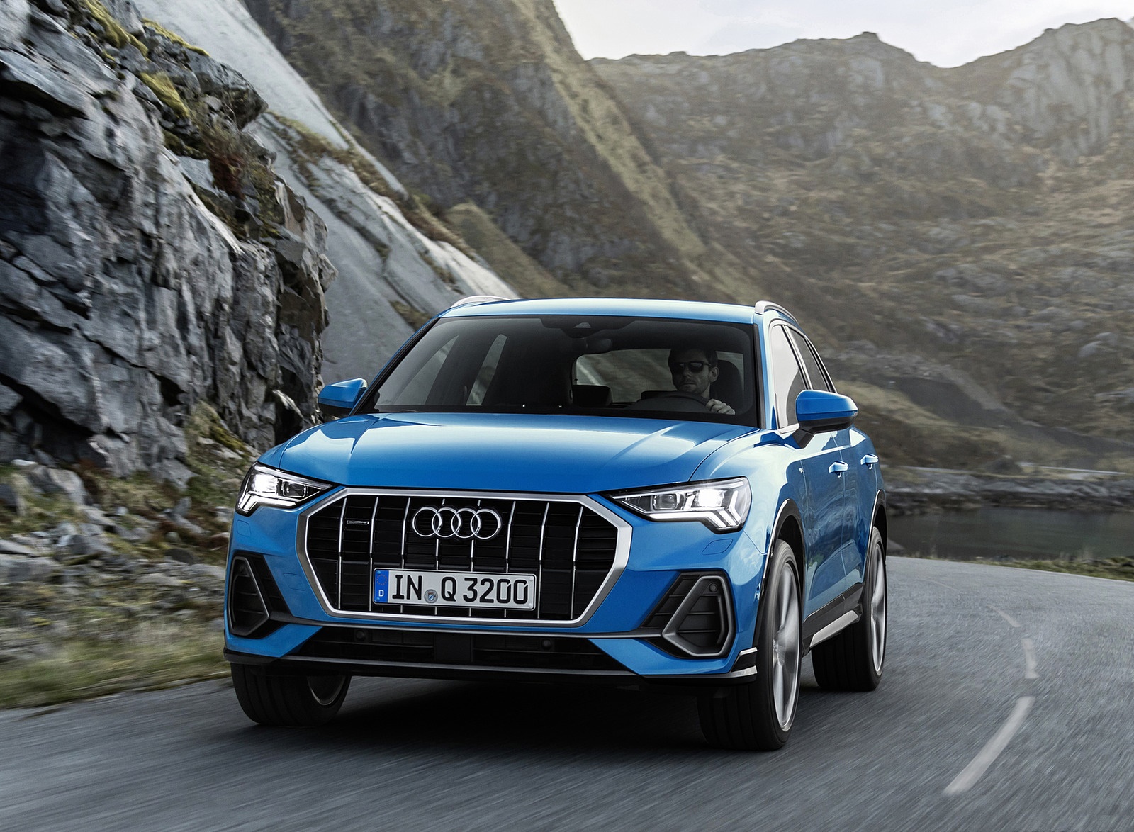 2019 Audi Q3 (Color: Turbo Blue) Front Wallpapers #10 of 40