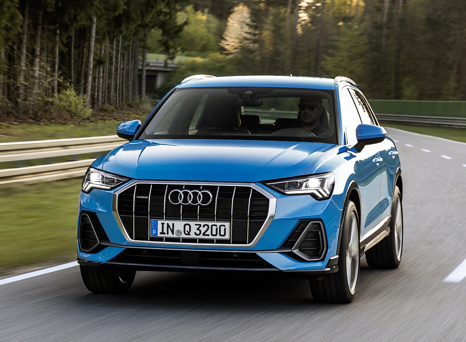 2019 Audi Q3 (Color: Turbo Blue) Front Wallpapers #11 of 40