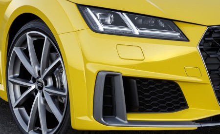 2019 Audi TT Roadster (Color: Vegas Yellow) Front Bumper Wallpapers 450x275 (31)