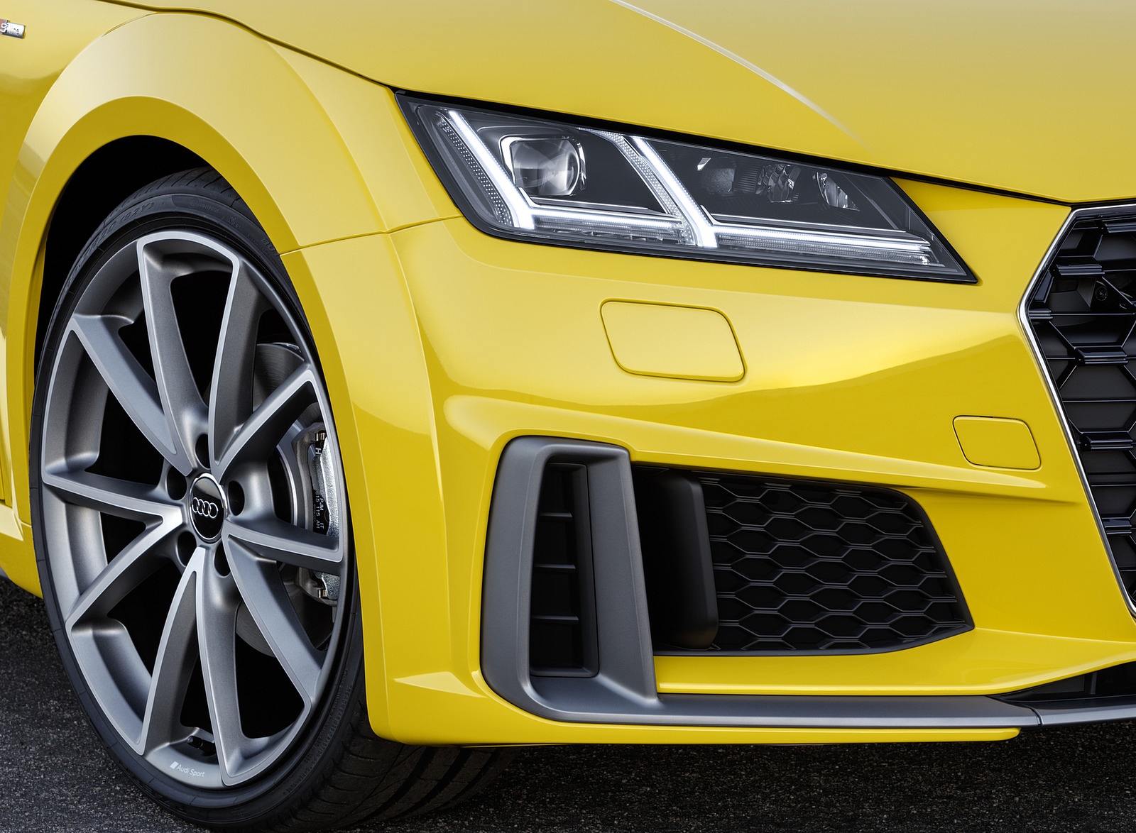 2019 Audi TT Roadster (Color: Vegas Yellow) Front Bumper Wallpapers #31 of 35